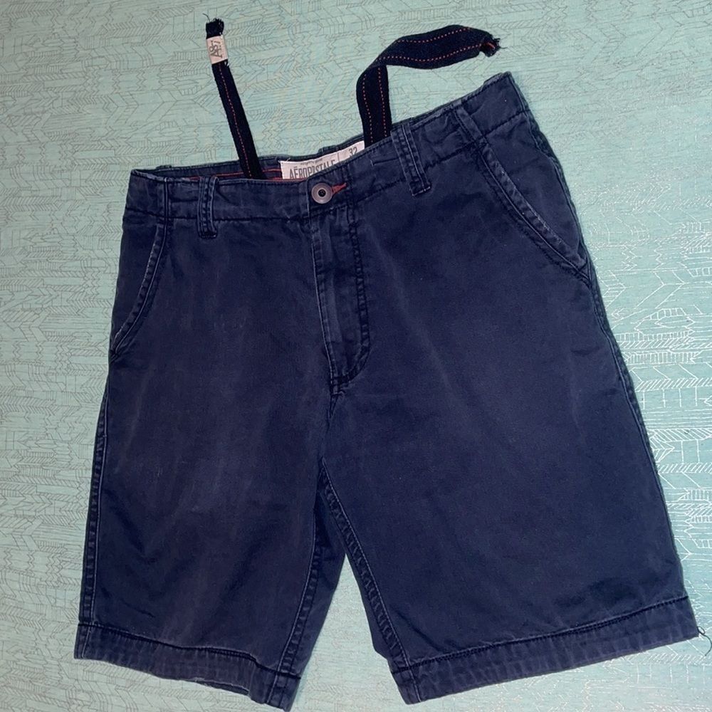 Aeropostale 32 waist navy shorts 10” inseam drawstring belt inside. Red accents